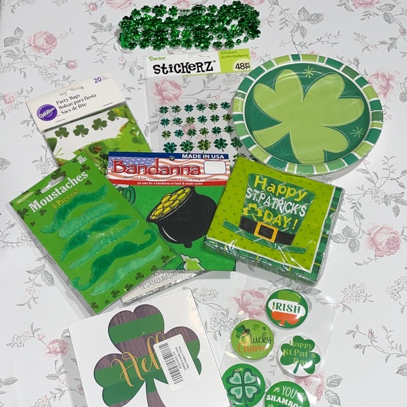 Source Unknown Other - St. Patrick's Day Party Set - Green and White NWT